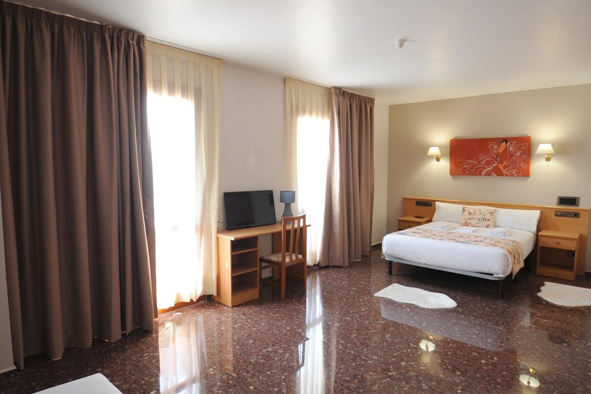 La Imperial Hotel Luceni Екстериор снимка