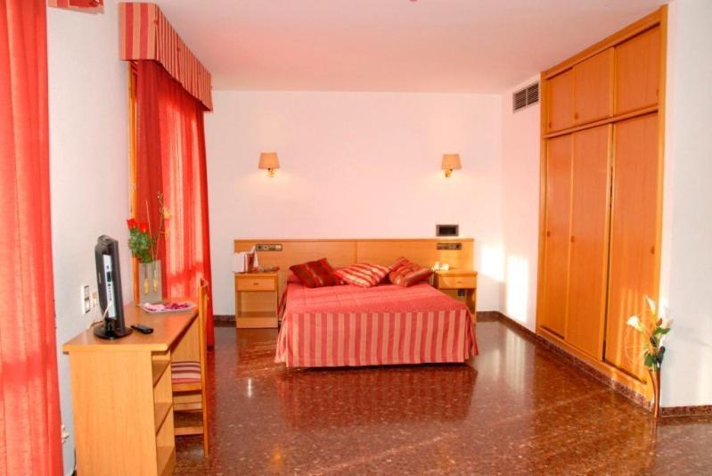 La Imperial Hotel Luceni Стая снимка